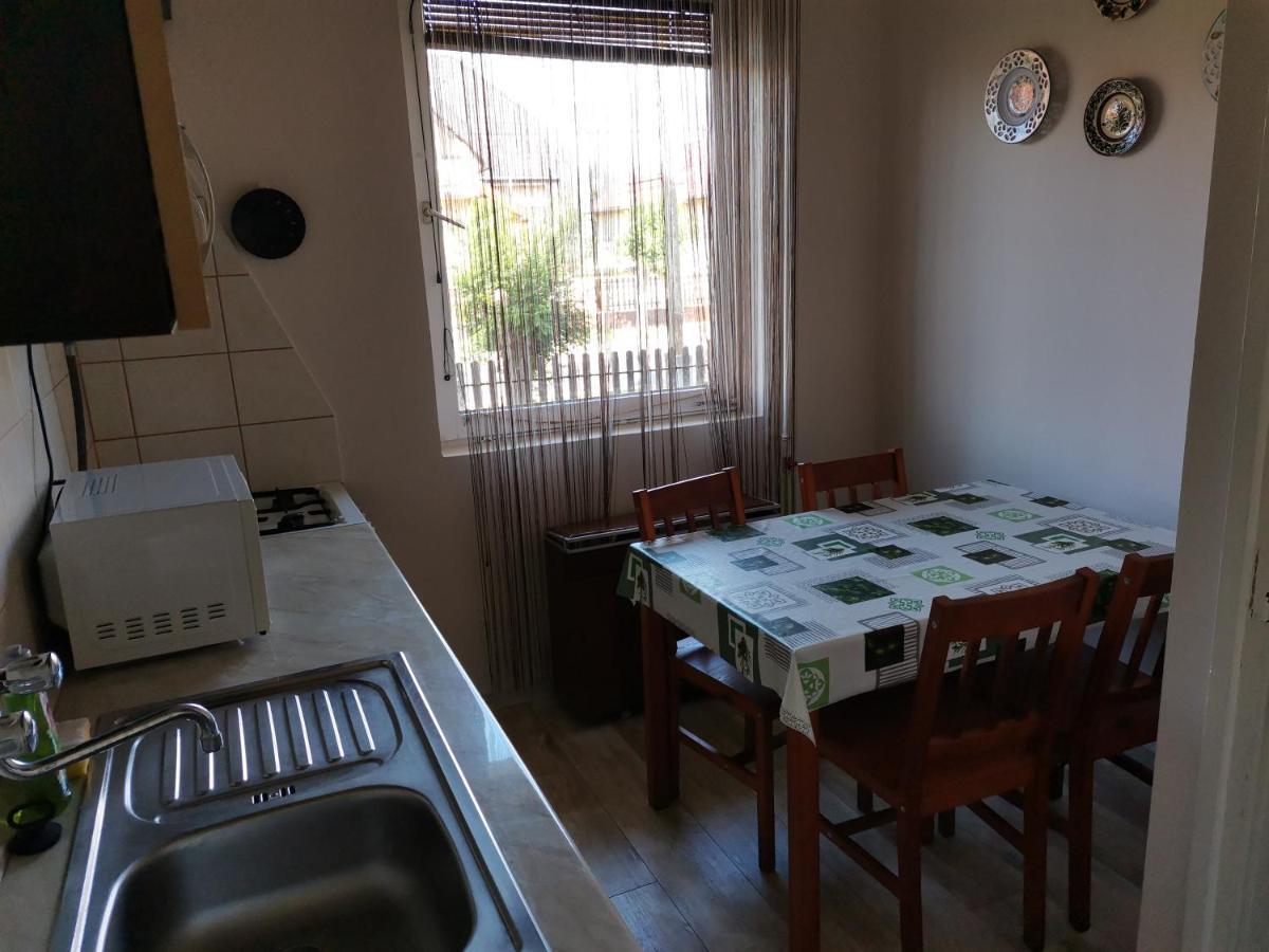 Ferienwohnung Roland Apartman Balatonlelle Exterior foto