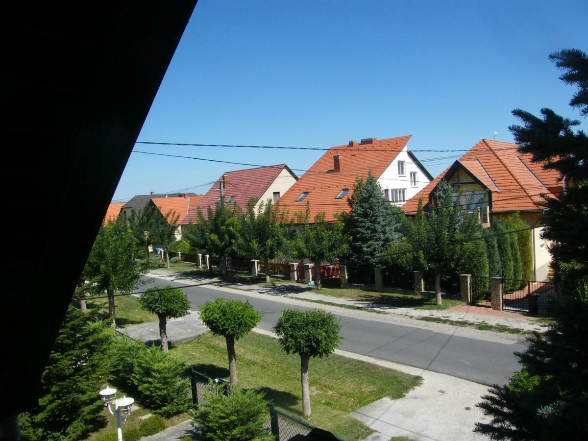 Ferienwohnung Roland Apartman Balatonlelle Exterior foto